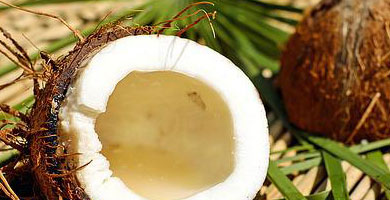 rituales de limpieza y protección con agua de coco
